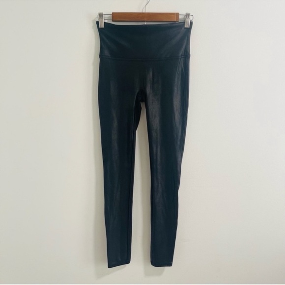 SPANX Women’s Faux Black Leather Leggings Tights in Shimmer Black SZ Medium - Picture 3 of 16